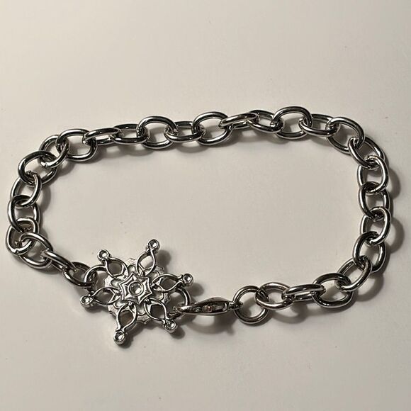 Silver Tone Chain Bracelet with Snowflake with small rhinestones - Picture 1 of 5